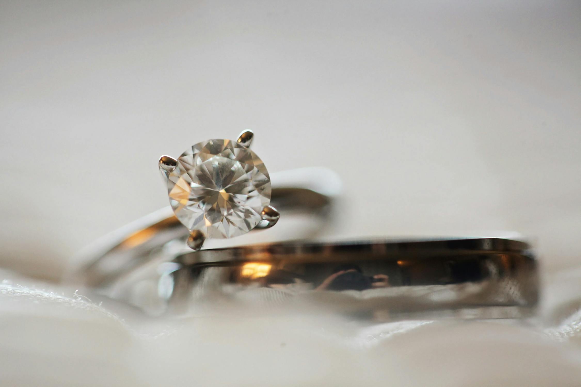 Choosing a 1 Carat Diamond Ring: What to Know Before You Buy